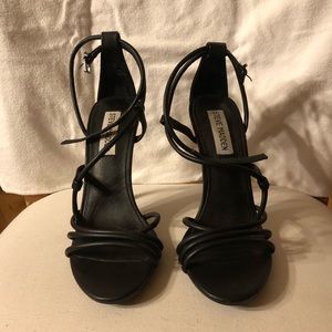 STEVEN MADDEN “Smith” Heel (SIZE 6.5)
